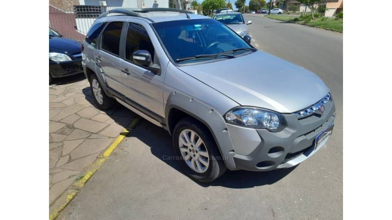 FIAT - PALIO - 2013/2014 - Prata - R$ 47.900,00