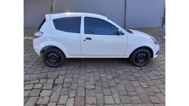 FORD - KA - 2012/2013 - Branca - R$ 26.900,00