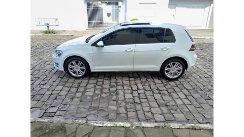 VOLKSWAGEN - GOLF - 2014/2015 - Branca - R$ 85.000,00