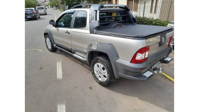 FIAT - STRADA - 2011/2012 - Bege - R$ 55.000,00