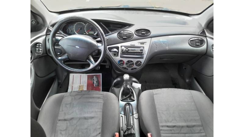 FORD - FOCUS - 2007/2008 - Cinza - R$ 20.500,00