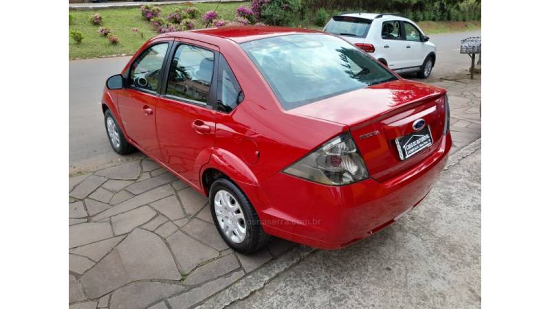 FORD - FIESTA - 2011/2011 - Vermelha - R$ 33.900,00