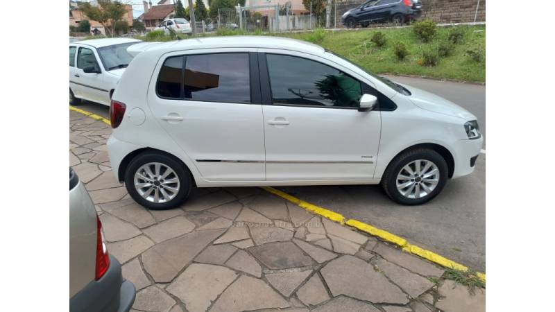VOLKSWAGEN - FOX - 2012/2012 - Branca - R$ 37.900,00