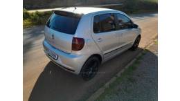 VOLKSWAGEN - FOX - 2011/2012 - Prata - R$ 30.900,00