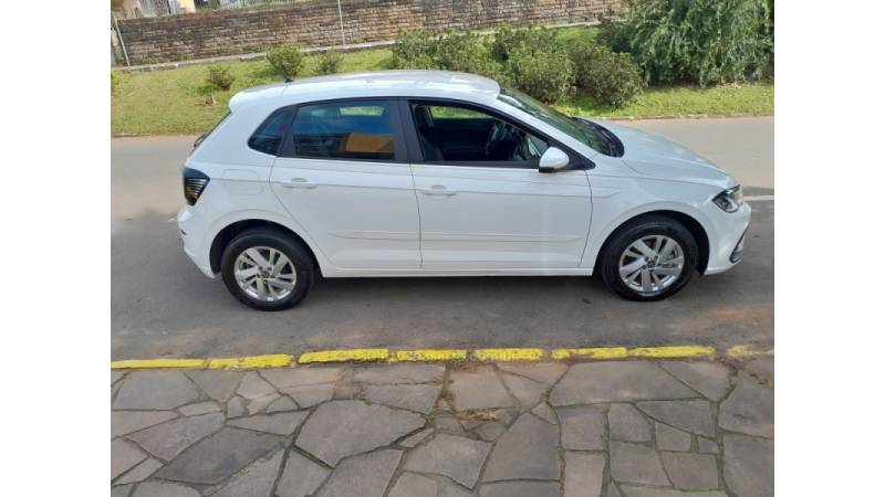 VOLKSWAGEN - POLO - 2023/2023 - Branca - R$ 71.900,00