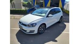 VOLKSWAGEN - GOLF - 2014/2015 - Branca - R$ 76.000,00