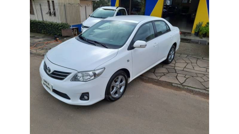 TOYOTA - COROLLA - 2013/2014 - Branca - R$ 74.900,00