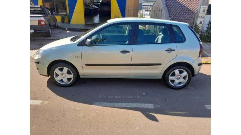 VOLKSWAGEN - POLO - 2007/2008 - Verde - R$ 37.000,00