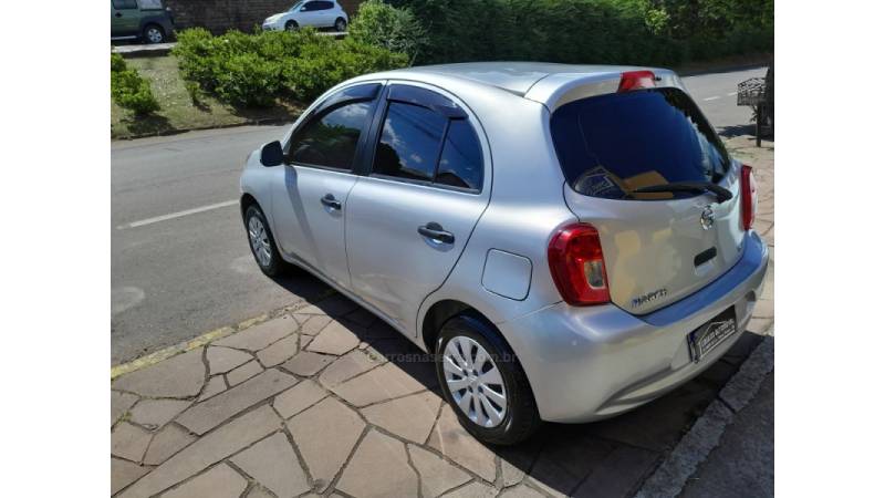 NISSAN - MARCH - 2014/2015 - Prata - R$ 37.900,00