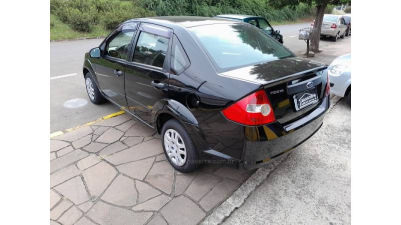 FORD - FIESTA - 2007/2008 - Preta - R$ 19.900,00