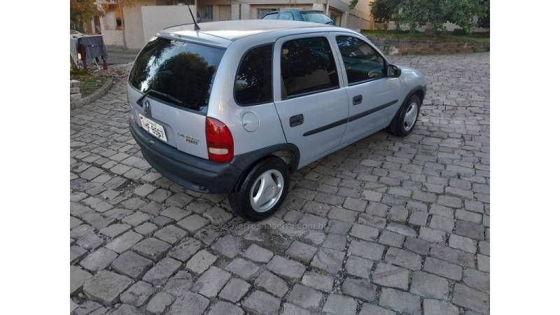 CHEVROLET - CORSA - 1997/1997 - Prata - R$ 15.000,00